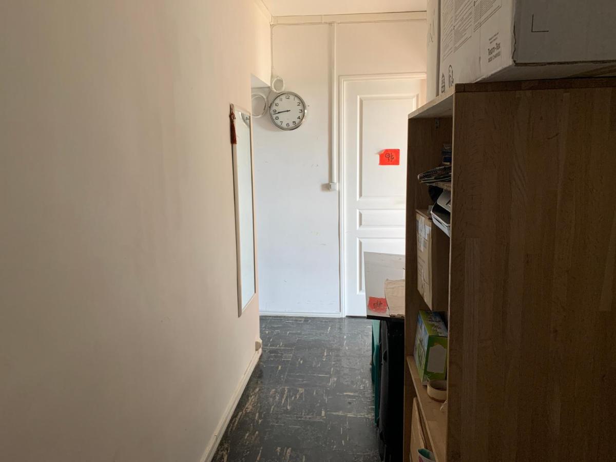 Une Chambre Simple Confortable Avec Acces Direct Aeroport D'Orly Buitenkant foto