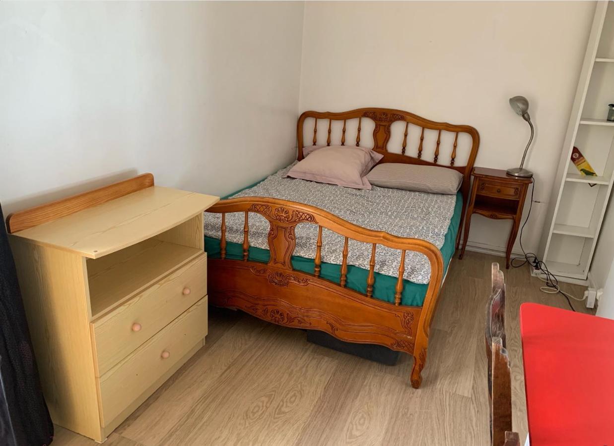 Une Chambre Simple Confortable Avec Acces Direct Aeroport D'Orly Buitenkant foto