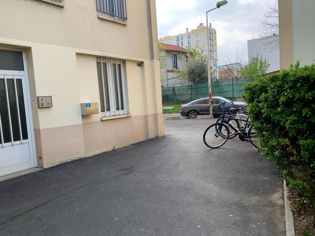 Une Chambre Simple Confortable Avec Acces Direct Aeroport D'Orly Buitenkant foto